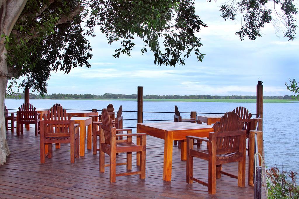 Lake Wind Hotel Tissamaharama Exterior photo