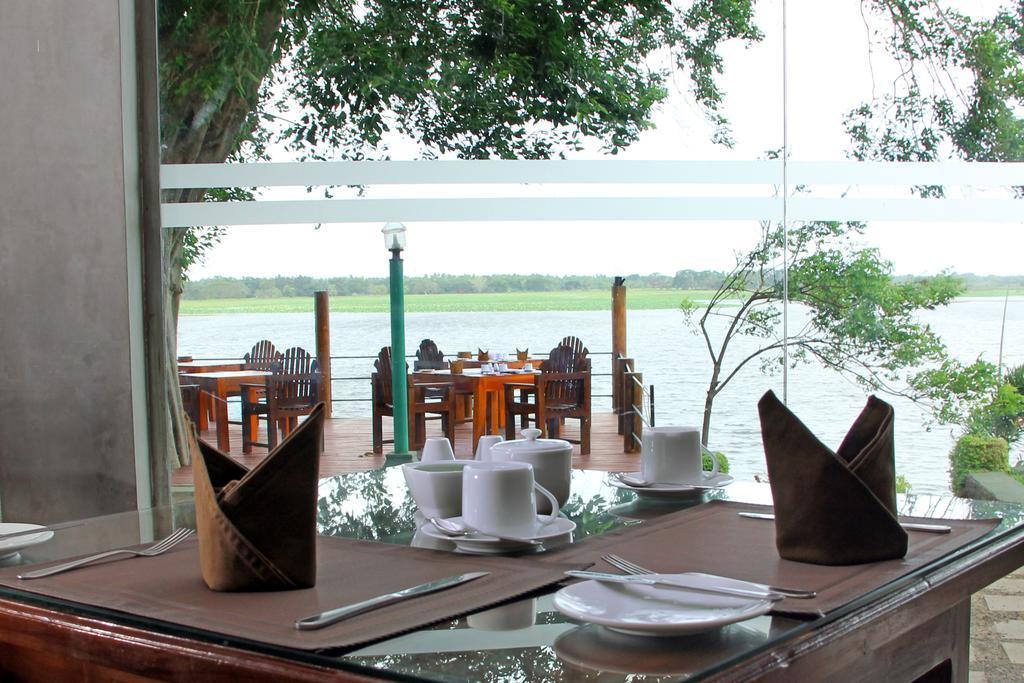 Lake Wind Hotel Tissamaharama Exterior photo