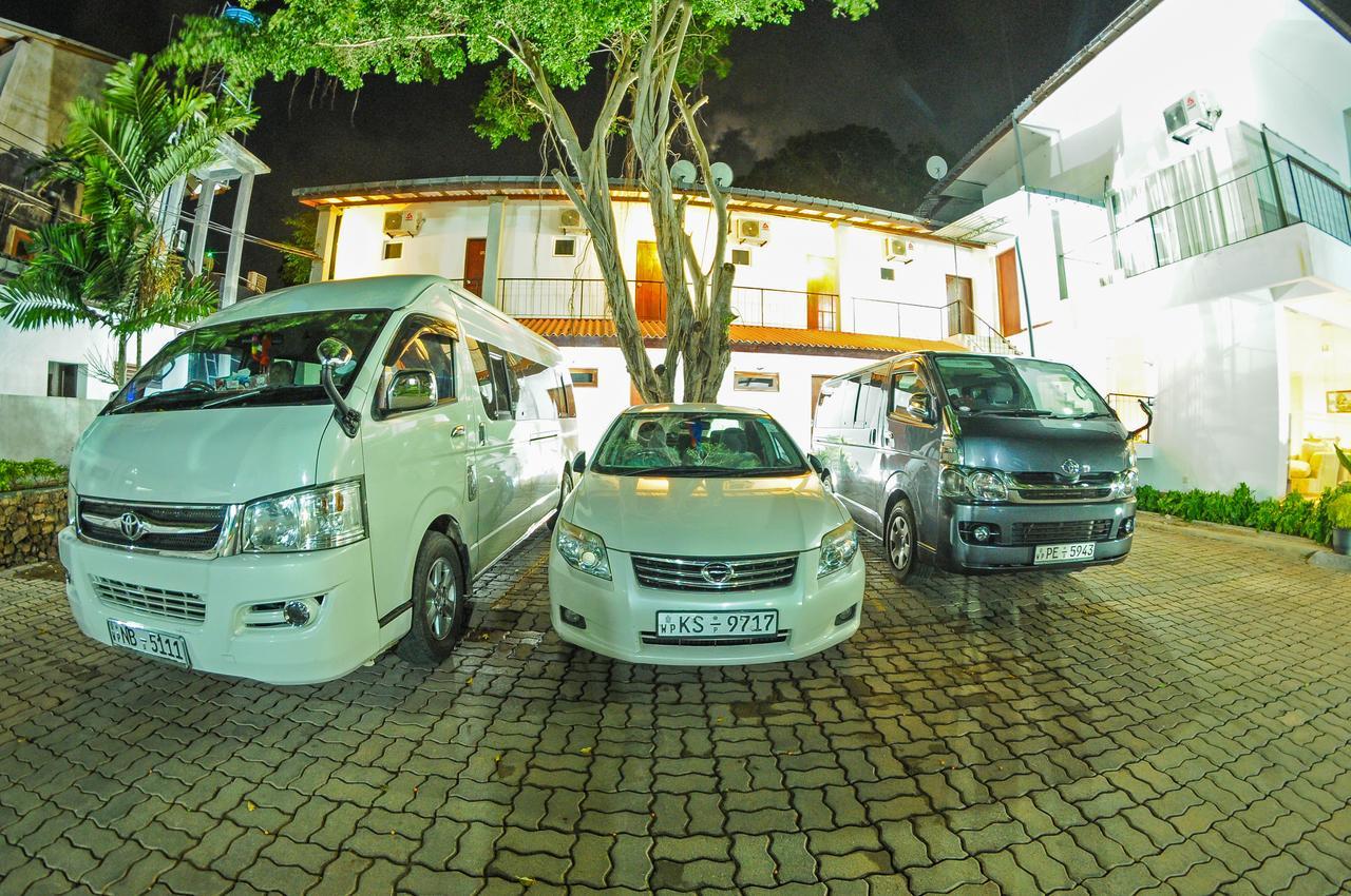 Lake Wind Hotel Tissamaharama Exterior photo