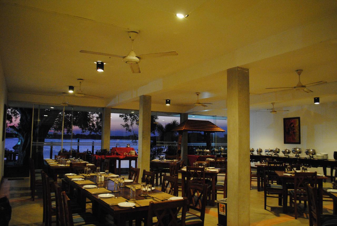 Lake Wind Hotel Tissamaharama Exterior photo