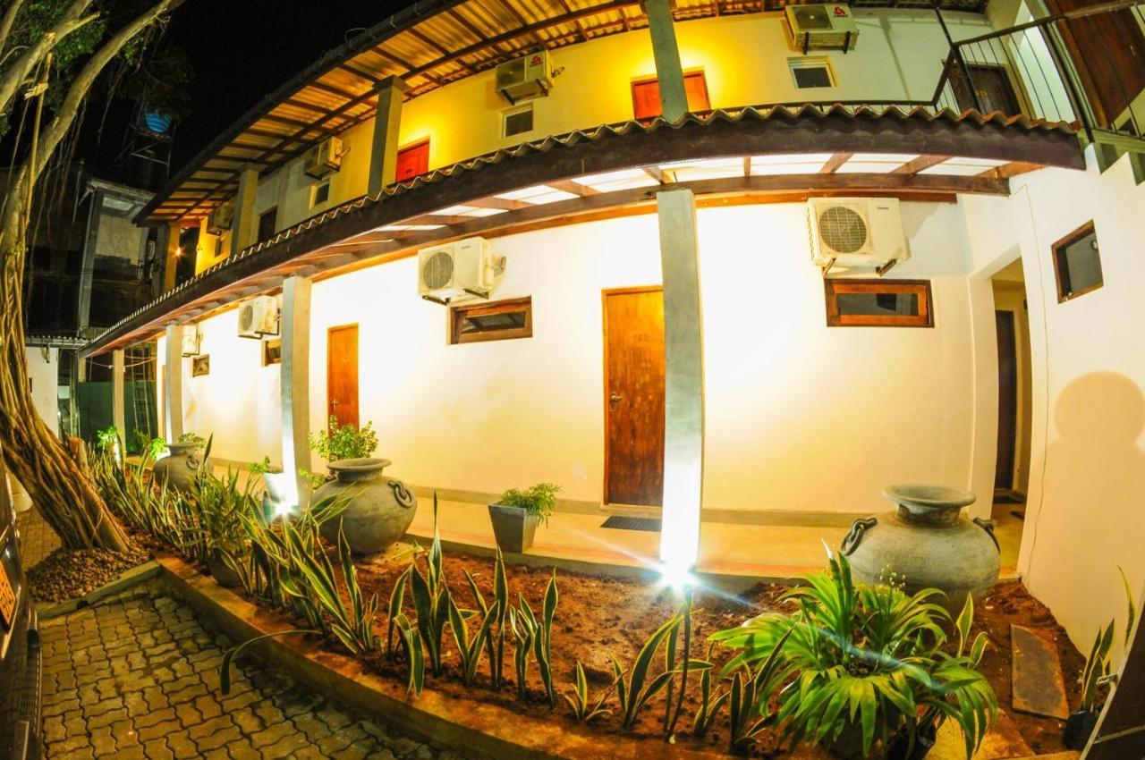 Lake Wind Hotel Tissamaharama Exterior photo