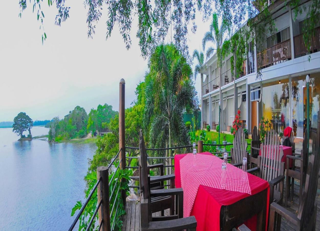 Lake Wind Hotel Tissamaharama Exterior photo